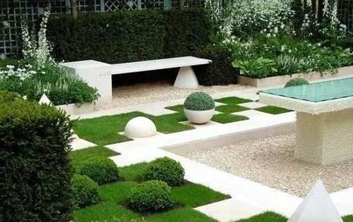 精致的嵌草铺砖