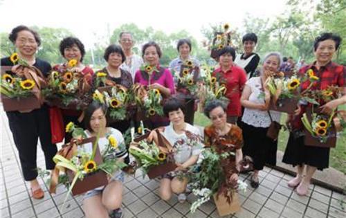 杨浦区开展“绿化大篷车、园艺社区行”活动